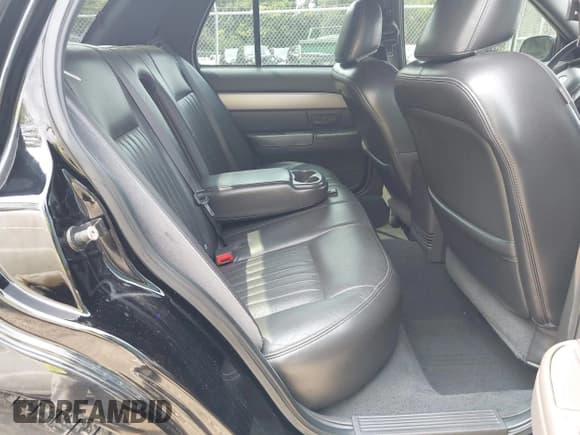 ✅ 2003 Mercury Marauder • VIN: 2MEHM75V03X704188 • Lot: 43127440. Wystawiony na IAAI z przebiegiem 155 363 mil. Bezpłatny archiwum sprzedaży aukcyjnych z USA i szczegółowy raport historii pojazdu na DreamBid. Zdjęcie 8.