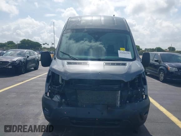 ✅ 2024 Ford Transit Cargo • VIN: 1FTBR1XG9RKA73585 • Lot: 42660235. Wystawiony na IAAI z przebiegiem 18 131 mil. Bezpłatny archiwum sprzedaży aukcyjnych z USA i szczegółowy raport historii pojazdu na DreamBid. Zdjęcie 13.
