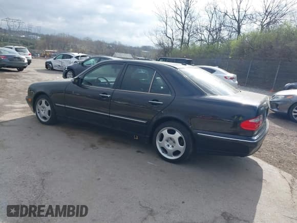 ✅ 2001 Mercedes-Benz E 320 • VIN: WDBJF70J51B232005 • Lot: 41912486. Listed on IAAI with 148,485 mi. Free auction sales archive from the USA and detailed vehicle history report at DreamBid. Image 3.