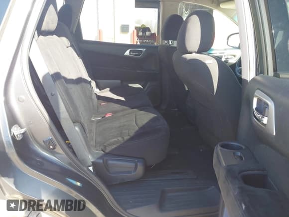 ✅ 2014 Nissan Pathfinder SV • VIN: 5N1AR2MN4EC654030 • Lot: 41797650. Listed on IAAI with 129,731 mi. Free auction sales archive from the USA and detailed vehicle history report at DreamBid. Image 8.