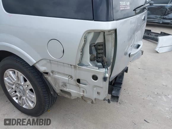 ✅ 2014 Ford Expedition Limited • VIN: 1FMJU2A52EEF05221 • Lot: 42162773. Wystawiony na IAAI z przebiegiem 195 036 mil. Bezpłatny archiwum sprzedaży aukcyjnych z USA i szczegółowy raport historii pojazdu na DreamBid. Zdjęcie 6.