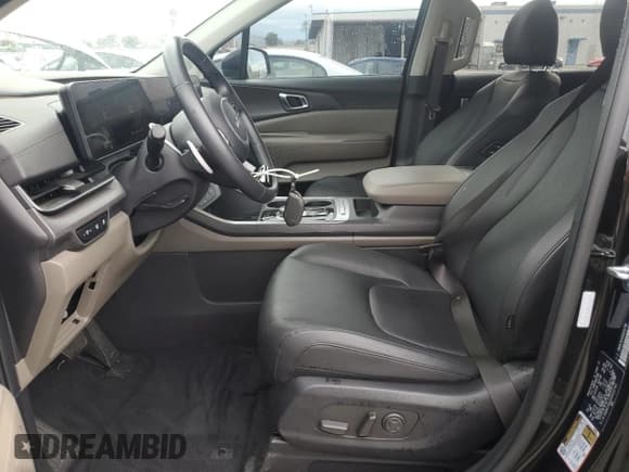 ✅ 2025 Kia Carnival EX • VIN: KNDNC5KA9S6033790 • Lot: 80074095. Listed on Copart with 12,855 mi. Free auction sales archive from the USA and detailed vehicle history report at DreamBid. Image 7.