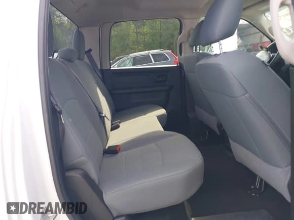 ✅ 2018 Ram 2500 Tradesman • VIN: 3C6UR5CJ3JG300872 • Lot: 42001722. Listed on IAAI with 127,543 mi. Free auction sales archive from the USA and detailed vehicle history report at DreamBid. Image 8.