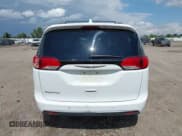 ✅ 2018 Chrysler Pacifica Touring L • VIN: 2C4RC1BG9JR141879 • Lot: 42801376. Wystawiony na IAAI z przebiegiem 137 968 mil. Bezpłatny archiwum sprzedaży aukcyjnych z USA i szczegółowy raport historii pojazdu na DreamBid. Zdjęcie 16.