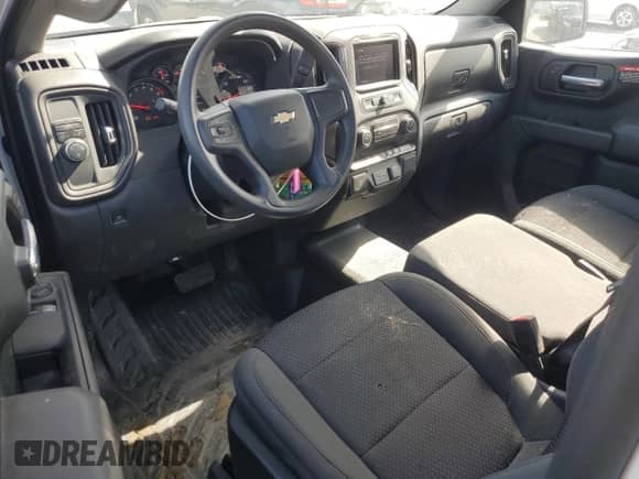 2022 Chevrolet Silverado 1500 Work Truck z VIN 3GCNWAED3NG163203, wystawiony jako Copart lot #49746425 z przebiegiem 4 742 mil mil oraz Czysty tytuł • Clean title. Historia ofert i sprzedaży dostępna na DreamBid. Obrazek 8.