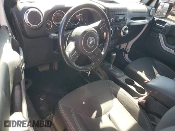 ✅ 2017 Jeep Wrangler Sahara • VIN: 1C4AJWBG0HL525164 • Lot: 71090505. Wystawiony na Copart z przebiegiem 64 239 mil. Bezpłatny archiwum sprzedaży aukcyjnych z USA i szczegółowy raport historii pojazdu na DreamBid. Zdjęcie 8.