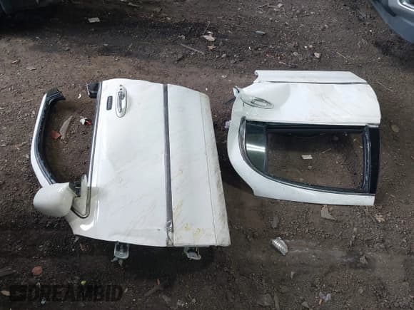 ✅ 2010 Lincoln Town Car Signature Limited • VIN: 2LNBL8CV1AX626449 • Lot: 43421993. Listed on IAAI with 31,925 mi. Free auction sales archive from the USA and detailed vehicle history report at DreamBid. Image 12.