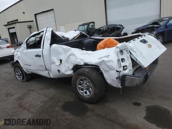 ✅ 2013 Chevrolet Silverado 1500 • VIN: 1GCNKSEA3DZ151591 • Lot: 61342625. Wystawiony na Copart z przebiegiem Nie podano. Bezpłatny archiwum sprzedaży aukcyjnych z USA i szczegółowy raport historii pojazdu na DreamBid. Zdjęcie 2.