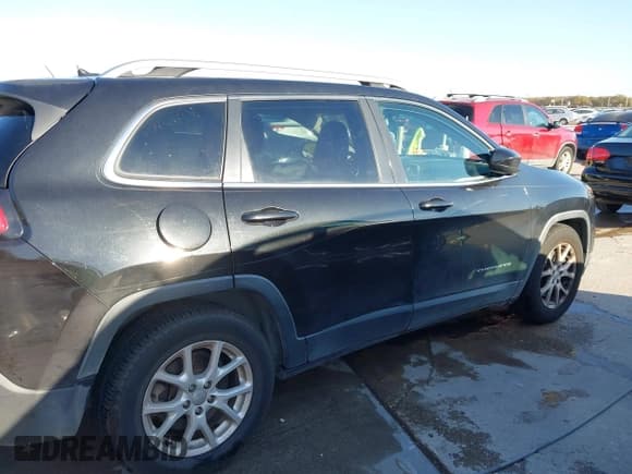 ✅ 2014 Jeep Cherokee Latitude • VIN: 1C4PJLCS8EW106453 • Lot: 43717599. Wystawiony na IAAI z przebiegiem 154 630 mil. Bezpłatny archiwum sprzedaży aukcyjnych z USA i szczegółowy raport historii pojazdu na DreamBid. Zdjęcie 6.