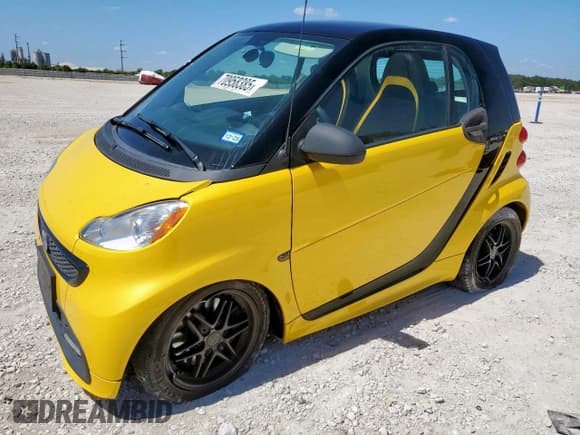 ✅ 2013 Smart fortwo Pure • VIN: WMEEJ3BA8DK723083 • Лот: 70958385. Опубликован ранее на Copart с пробегом 68 558 миль. Бесплатный доступ к архиву аукционных продаж из США и подробный отчёт об истории автомобиля на DreamBid. Изображение 1.