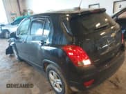 ✅ 2020 Chevrolet Trax LS • VIN: KL7CJKSB8LB088953 • Lot: 43392952. Wystawiony na IAAI z przebiegiem 90 707 mil. Bezpłatny archiwum sprzedaży aukcyjnych z USA i szczegółowy raport historii pojazdu na DreamBid. Zdjęcie 3.