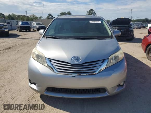 2011 Toyota Sienna XLE AAS с VIN 5TDYK3DC7BS087690, выставлен на аукционе Copart как лот 70383775 с пробегом 142 414 миль миль и Списание • Salvage title. История ставок и продаж доступна на DreamBid. Изображение 5.