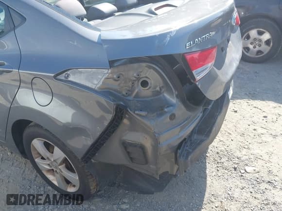 ✅ 2013 Hyundai Elantra GLS • VIN: 5NPDH4AE5DH217581 • Lot: 42629761. Listed on IAAI with 134,728 mi. Free auction sales archive from the USA and detailed vehicle history report at DreamBid. Image 6.