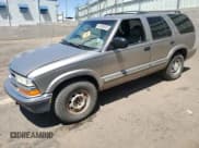 ✅ 2001 Chevrolet Blazer LT • VIN: 1GNDT13W412228837 • Lot: 56686605. Wystawiony na Copart z przebiegiem 160 568 mil. Bezpłatny archiwum sprzedaży aukcyjnych z USA i szczegółowy raport historii pojazdu na DreamBid. Zdjęcie 1.