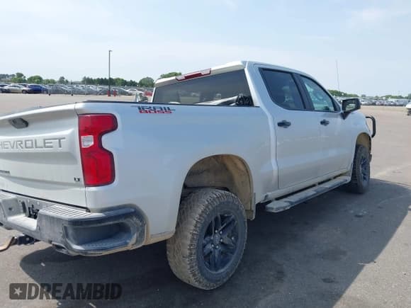 ✅ 2022 Chevrolet Silverado 1500 LT Trail Boss • VIN: 3GCPYFED3NG210844 • Lot: 42403476. Wystawiony na IAAI z przebiegiem 14 197 mil. Bezpłatny archiwum sprzedaży aukcyjnych z USA i szczegółowy raport historii pojazdu na DreamBid. Zdjęcie 4.