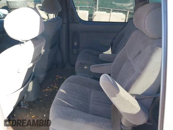 ✅ 2000 Toyota Sienna LE • VIN: 4T3ZF13C4YU296651 • Lot: 43770511. Listed on IAAI with 164,209 mi. Free auction sales archive from the USA and detailed vehicle history report at DreamBid. Image 8.