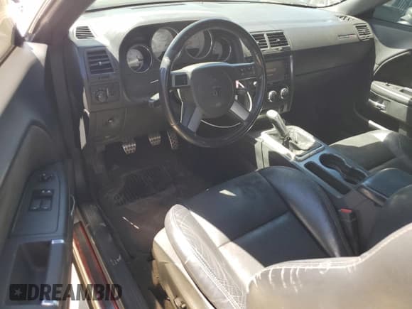 ✅ 2010 Dodge Challenger SRT-8 • VIN: 2B3CJ7DW6AH224227 • Lot: 64713084. Wystawiony na Copart z przebiegiem 141 431 mil. Bezpłatny archiwum sprzedaży aukcyjnych z USA i szczegółowy raport historii pojazdu na DreamBid. Zdjęcie 8.