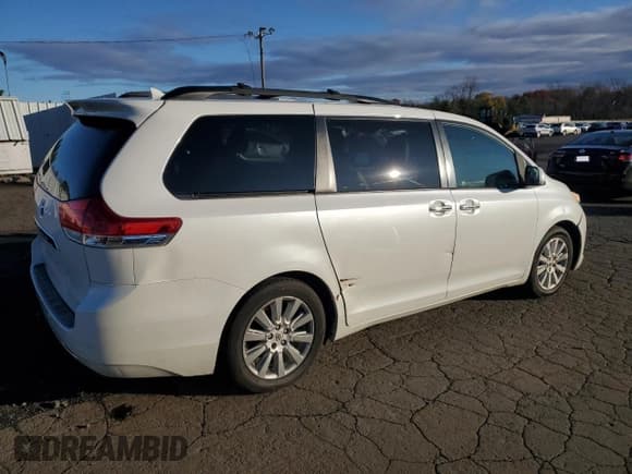 ✅ 2011 Toyota Sienna Limited • VIN: 5TDYK3DC0BS124272 • Lot: 92027685. Listed on Copart with 190,399 mi. Free auction sales archive from the USA and detailed vehicle history report at DreamBid. Image 3.