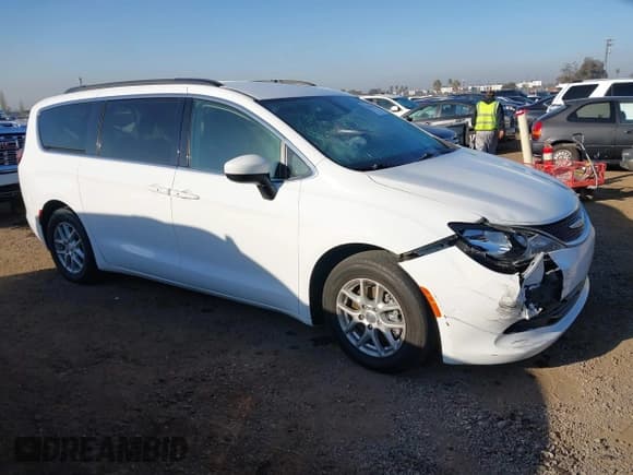 ✅ 2020 Chrysler Voyager LXi • VIN: 2C4RC1DG7LR266024 • Лот: 43552877. Опубликован ранее на IAAI с пробегом 113 835 миль. Бесплатный доступ к архиву аукционных продаж из США и подробный отчёт об истории автомобиля на DreamBid. Изображение 1.