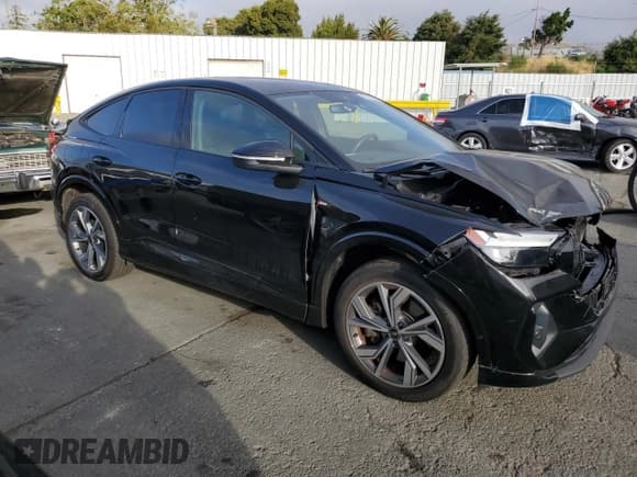 ✅ 2023 Audi Q4 e-tron Sportback Premium Plus • VIN: WA132BFZ0PP052264 • Lot: 60516455. Wystawiony na Copart z przebiegiem 5 448 mil. Bezpłatny archiwum sprzedaży aukcyjnych z USA i szczegółowy raport historii pojazdu na DreamBid. Zdjęcie 4.