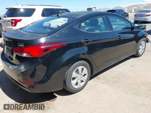 ✅ 2016 Hyundai Elantra SE • VIN: 5NPDH4AE7GH694999 • Lot: 43279009. Listed on IAAI with 39,204 mi. Free auction sales archive from the USA and detailed vehicle history report at DreamBid. Image 4.
