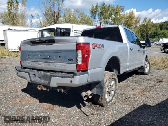 ✅ 2017 Ford F-350 Platinum • VIN: 1FT8W3BT6HED03180 • Lot: 84029355. Wystawiony na Copart z przebiegiem Nie podano. Bezpłatny archiwum sprzedaży aukcyjnych z USA i szczegółowy raport historii pojazdu na DreamBid. Zdjęcie 3.