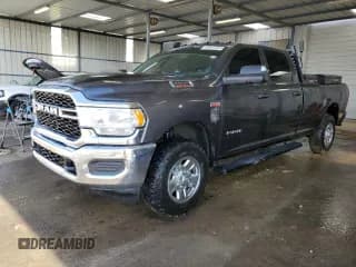✅ 2022 Ram 2500 Tradesman • VIN: 3C6UR5HJ3NG368880 • Lot: 93096955. Wystawiony na Copart z przebiegiem 112 316 mil. Bezpłatny archiwum sprzedaży aukcyjnych z USA i szczegółowy raport historii pojazdu na DreamBid. Zdjęcie 1.