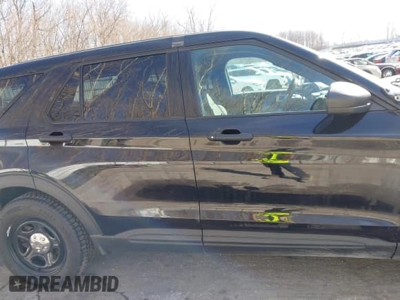 ✅ 2022 Ford Police Interceptor Utility • VIN: 1FM5K8AB7NGA02479 • Lot: 41737820. Wystawiony na IAAI z przebiegiem 85 571 mil. Bezpłatny archiwum sprzedaży aukcyjnych z USA i szczegółowy raport historii pojazdu na DreamBid. Zdjęcie 13.