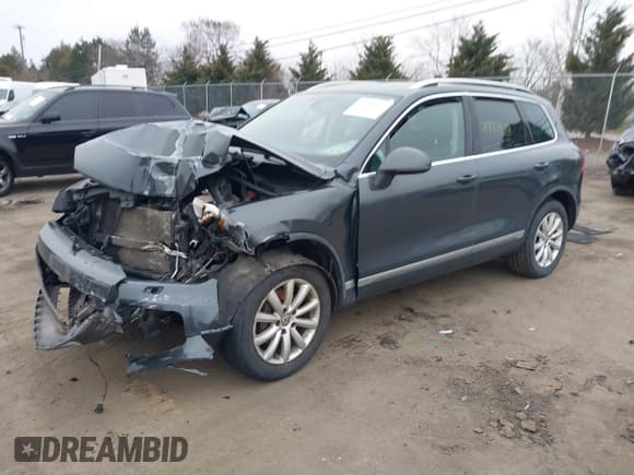 ✅ 2012 Volkswagen Touareg Sport • VIN: WVGEF9BP5CD011717 • Lot: 41787614. Wystawiony na IAAI z przebiegiem 138 127 mil. Bezpłatny archiwum sprzedaży aukcyjnych z USA i szczegółowy raport historii pojazdu na DreamBid. Zdjęcie 2.