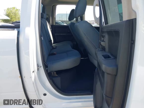 ✅ 2019 Ram 1500 Express • VIN: 1C6RR7FG6KS655224 • Lot: 42380093. Wystawiony na IAAI z przebiegiem 96 054 mil. Bezpłatny archiwum sprzedaży aukcyjnych z USA i szczegółowy raport historii pojazdu na DreamBid. Zdjęcie 8.