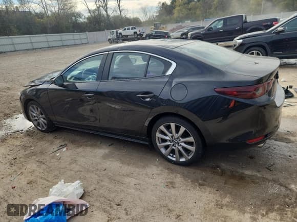 ✅ 2021 Mazda 3 Select • VIN: JM1BPABL9M1324033 • Lot: 86297605. Listed on Copart with 93,347 mi. Free auction sales archive from the USA and detailed vehicle history report at DreamBid. Image 2.
