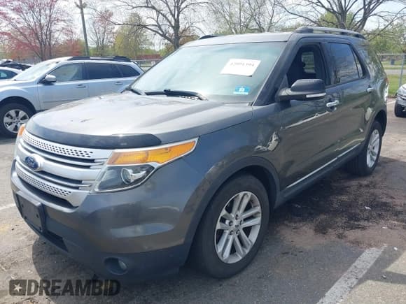 ✅ 2015 Ford Explorer XLT • VIN: 1FM5K8D8XFGC01057 • Lot: 42091394. Wystawiony na IAAI z przebiegiem 131 213 mil. Bezpłatny archiwum sprzedaży aukcyjnych z USA i szczegółowy raport historii pojazdu na DreamBid. Zdjęcie 17.