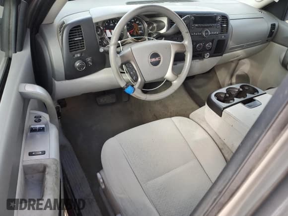 ✅ 2008 GMC Sierra 1500 Work Truck • VIN: 1GTEK14J38Z297863 • Лот: 91270695. Опубликован ранее на Copart с пробегом 176 522 миль. Бесплатный доступ к архиву аукционных продаж из США и подробный отчёт об истории автомобиля на DreamBid. Изображение 8.