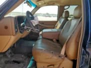 ✅ 2000 Chevrolet Suburban LS • VIN: 3GNEC16T3YG208182 • Lot: 81924095. Wystawiony na Copart z przebiegiem 126 283 mil. Bezpłatny archiwum sprzedaży aukcyjnych z USA i szczegółowy raport historii pojazdu na DreamBid. Zdjęcie 7.