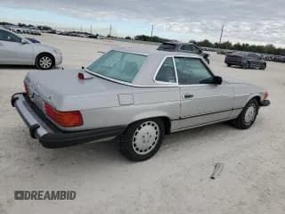 ✅ 1987 Mercedes-Benz 560 SL • VIN: WDBBA48D6HA074385 • Лот: 84098634. Опубликован ранее на Copart с пробегом 141 496 миль. Бесплатный доступ к архиву аукционных продаж из США и подробный отчёт об истории автомобиля на DreamBid. Изображение 3.