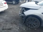 ✅ 2019 Ford Escape SE • VIN: 1FMCU9GDXKUC43174 • Lot: 43437748. Wystawiony na IAAI z przebiegiem 72 746 mil. Bezpłatny archiwum sprzedaży aukcyjnych z USA i szczegółowy raport historii pojazdu na DreamBid. Zdjęcie 6.