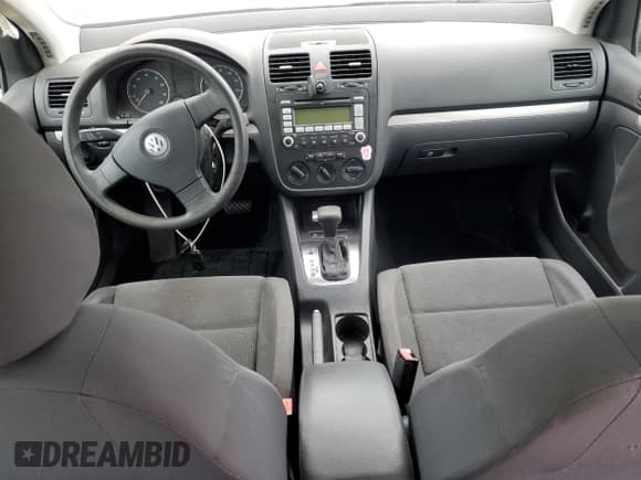 ✅ 2009 Volkswagen Rabbit S • VIN: WVWDB71K99W145858 • Lot: 90698925. Wystawiony na Copart z przebiegiem 185 007 mil. Bezpłatny archiwum sprzedaży aukcyjnych z USA i szczegółowy raport historii pojazdu na DreamBid. Zdjęcie 8.