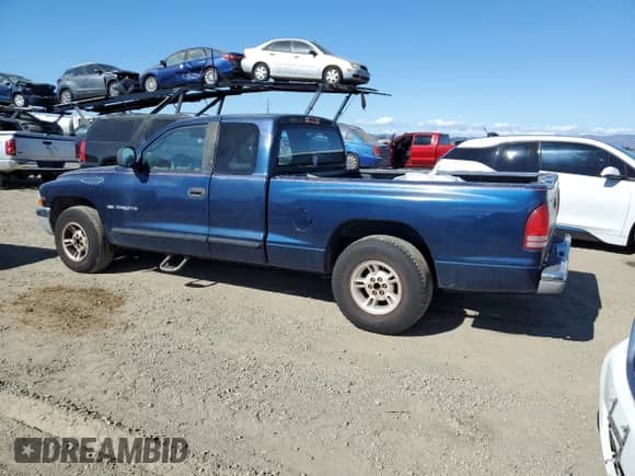 2000 Dodge Dakota z VIN 1B7GL22X4YS575147, wystawiony jako Copart lot #76636834 z przebiegiem 135 585 mil mil oraz Czysty tytuł • Clean title. Historia ofert i sprzedaży dostępna na DreamBid. Obrazek 2.