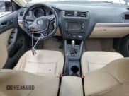 ✅ 2015 Volkswagen Jetta SE • VIN: 3VWD07AJ1FM296361 • Лот: 62921485. Опубликован ранее на Copart с пробегом 146 024 миль. Бесплатный доступ к архиву аукционных продаж из США и подробный отчёт об истории автомобиля на DreamBid. Изображение 8.