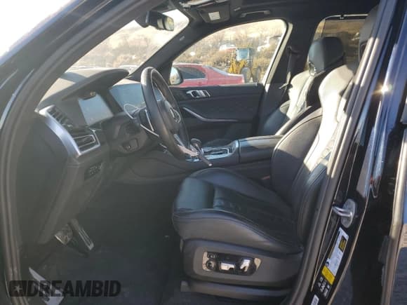 ✅ 2022 BMW X5 M • VIN: 5YMJU0C06N9M19369 • Lot: 83088734. Wystawiony na Copart z przebiegiem 35 382 mil. Bezpłatny archiwum sprzedaży aukcyjnych z USA i szczegółowy raport historii pojazdu na DreamBid. Zdjęcie 7.