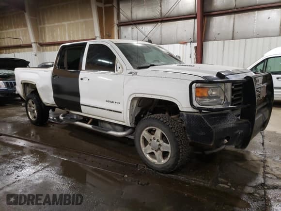 ✅ 2015 GMC Sierra 2500HD SLT • VIN: 1GT12ZE80FF600704 • Lot: 46069905. Listed on Copart with 256,330 mi. Free auction sales archive from the USA and detailed vehicle history report at DreamBid. Image 4.