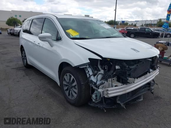 ✅ 2022 Chrysler Pacifica Hybrid Touring L • VIN: 2C4RC1L78NR122793 • Lot: 43696246. Listed on IAAI with 70,045 mi. Free auction sales archive from the USA and detailed vehicle history report at DreamBid. Image 1.