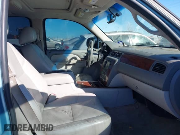 ✅ 2011 Chevrolet Suburban LTZ • VIN: 1GNSCKE06BR257111 • Lot: 43611568. Listed on IAAI with 219,786 mi. Free auction sales archive from the USA and detailed vehicle history report at DreamBid. Image 5.