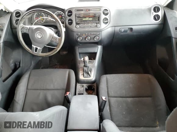 ✅ 2014 Volkswagen Tiguan S • VIN: WVGBV3AX4EW102604 • Лот: 81348525. Опубликован ранее на Copart с пробегом 102 115 миль. Бесплатный доступ к архиву аукционных продаж из США и подробный отчёт об истории автомобиля на DreamBid. Изображение 8.