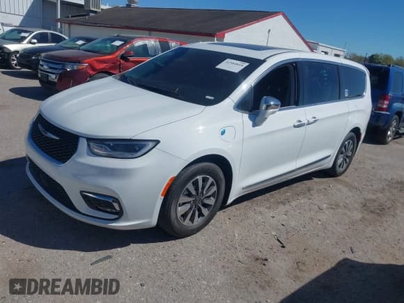 ✅ 2022 Chrysler Pacifica Hybrid Limited • VIN: 2C4RC1S74NR112960 • Lot: 41584818. Wystawiony na IAAI z przebiegiem 22 040 mil. Bezpłatny archiwum sprzedaży aukcyjnych z USA i szczegółowy raport historii pojazdu na DreamBid. Zdjęcie 2.