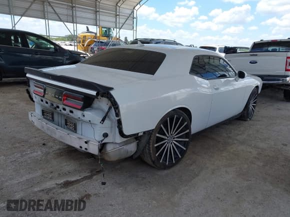 ✅ 2018 Dodge Challenger SXT • VIN: 2C3CDZAG5JH209527 • Lot: 42606716. Listed on IAAI with 118,931 mi. Free auction sales archive from the USA and detailed vehicle history report at DreamBid. Image 4.