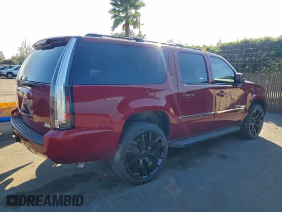 ✅ 2011 Chevrolet Suburban LT • VIN: 1GNSKJE34BR138609 • Lot: 94406865. Listed on Copart with 177,048 mi. Free auction sales archive from the USA and detailed vehicle history report at DreamBid. Image 3.