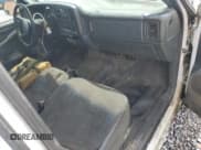 ✅ 2002 Chevrolet Silverado 1500 • VIN: 1GBHC29U62E300518 • Лот: 54900015. Опубликован ранее на Copart с пробегом Не указан. Бесплатный доступ к архиву аукционных продаж из США и подробный отчёт об истории автомобиля на DreamBid. Изображение 8.