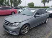✅ 2014 Mercedes-Benz C 250 Sport • VIN: WDDGF4HBXEG253583 • Lot: 42189407. Wystawiony na IAAI z przebiegiem 134 896 mil. Bezpłatny archiwum sprzedaży aukcyjnych z USA i szczegółowy raport historii pojazdu na DreamBid. Zdjęcie 2.
