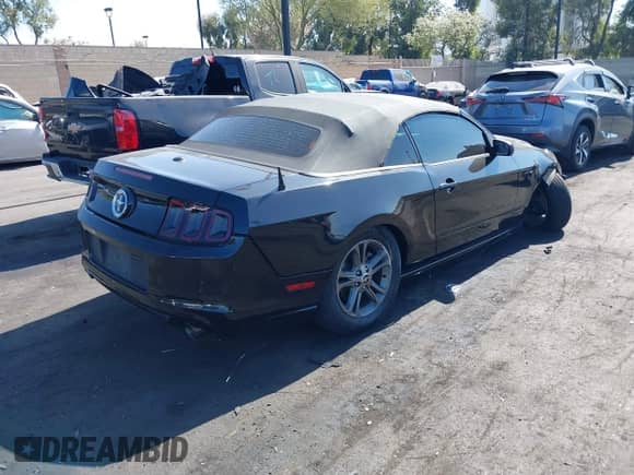 2014 Ford Mustang V6 с VIN 1ZVBP8EM7E5302357, выставлен на аукционе IAAI как лот 42639709 с пробегом 81 680 миль миль и . История ставок и продаж доступна на DreamBid. Изображение 4.